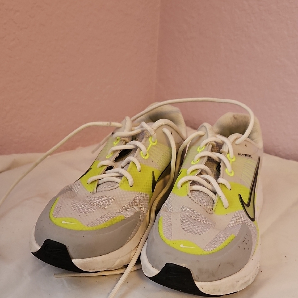 Nike White and Lime Athletic Shoes